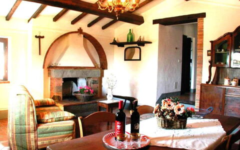 Fattoria la Gabola: Wohnzimmer, Zimmer, Eigentum, Interior Design, Möbel, Gebäude, Haus, Zuhause, Grundeigentum, Tabelle