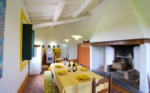 Santa Vittoria: Zimmer, Eigentum, Gebäude, Interior Design, Möbel, Decke, Haus, Wohnzimmer, Grundeigentum, Suite