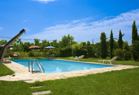 Pozzonovo: Blau, Schwimmbad, Gartenmöbel, Freizeit, Resort, Schatten, Sonnenliege, Garten, Eco Hotel, Landscaping