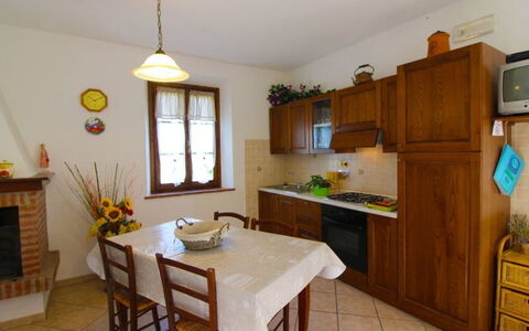 Villa Alabastro: Zimmer, Möbel, Eigentum, Gebäude, Küche, Cabinetry, Countertop, Interior Design, Haus, Tabelle