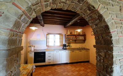 Albanella: Cabinetry, Countertop, Gebäude, Möbel, Küche, Holz, Backstein, Schublade, Interior Design, Mauerwerk