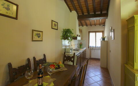 Le Balze: Möbel, Interior Design, Flooring, Decke, Küche & Esszimmer Tisch, Tabelle, Fussboden, Zimmer, Esszimmer, Stuhl