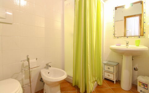 Le Balze: Flooring, Fussboden, Interior Design, Armatur, Bad Sink, Zimmer, Sinken, Installation, Badezimmer, Vorhang