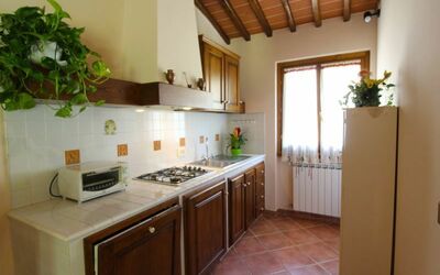 La Rosa: Eigentum, Zimmer, Gebäude, Möbel, Küche, Haus, Interior Design, Grundeigentum, Cabinetry, Fussboden