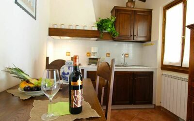 Il Tulipano: Eigentum, Zimmer, Gebäude, Möbel, Haus, Küche, Interior Design, Countertop, Fussboden, Grundeigentum