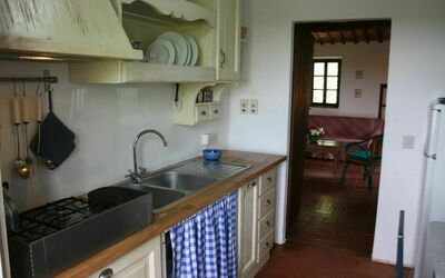 Casa Vana: Countertop, Zimmer, Eigentum, Küche, Möbel, Gebäude, Sinken, Haus, Cabinetry, Fussboden