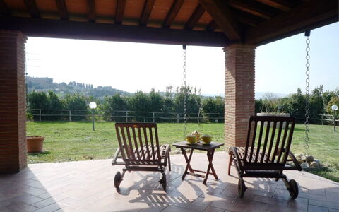 Nonno Tobia: Pflanze, Himmel, Eigentum, Möbel, Außenbank, Veranda, Schatten, Holz, Haus, Gartenmöbel