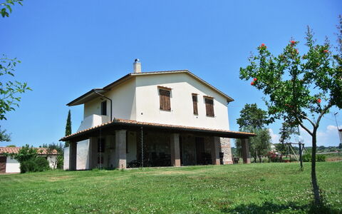 Nonno Tobia: Himmel, Pflanze, Gebäude, Eigentum, Fenster, Baum, Haus, Grundstueck, Hütte, Wohngebiet