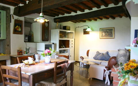 San Eusebio: Eigentum, Zimmer, Gebäude, Interior Design, Haus, Möbel, Wohnzimmer, Decke, Grundeigentum, Tabelle