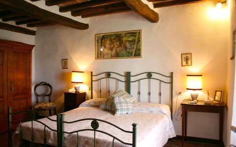 San Eusebio: Schlafzimmer, Bett, Zimmer, Möbel, Eigentum, Bettrahmen, Bettdecke, Gebäude, Interior Design, Suite