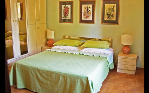 Casa Grion: Schlafzimmer, Bett, Möbel, Zimmer, Bettdecke, Bedding, Bettrahmen, Matratze, Eigentum, Interior Design