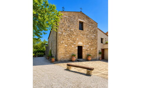 Pieve di Sant Ippolito: Garten, Hütte, Bauernhaus, Schatten, Landscaping, Estate, Garten, Hinterhof, Steinwand, Hazienda