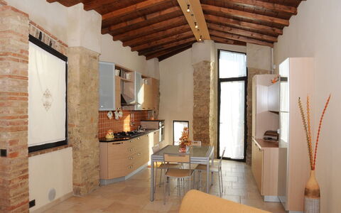 Pieve di Sant Ippolito: Eigentum, Gebäude, Zimmer, Interior Design, Haus, Dachgeschoss, Decke, Grundeigentum, Möbel, Fussboden