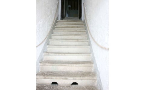 Casa Rossa: Treppe, Wand, Die Architektur, Fussboden, Zimmer, Beton, Flooring, Fliese, Marmor, Gebäude