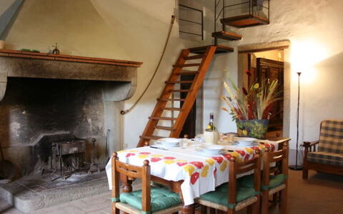 Casa Rossa: Zimmer, Eigentum, Möbel, Gebäude, Interior Design, Tabelle, Haus, Fussboden, Esszimmer, Dachgeschoss