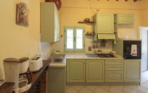 Pagliazzone: Möbel, Küche, Interior Design, Countertop, Flooring, Cabinetry, Holz, Küchengerät, Major Appliance, Zimmer