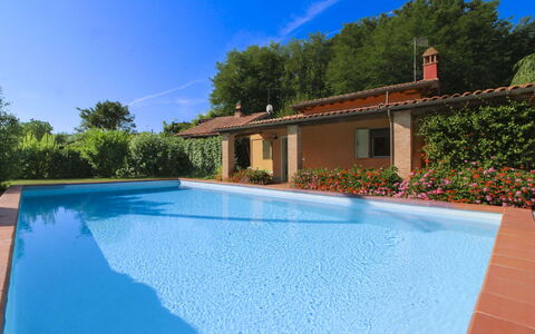 Pagliazzone: Schwimmbad, Blau, Verbundwerkstoff, Resort, Freizeit, Water Feature, Eco Hotel, Hazienda, Villa, Schatten