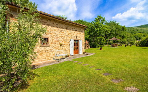 La Casa di Pino: Schwimmbad, Resort, Garten, Eco Hotel, Gartenmöbel, Thermae, Water Feature, Schatten, Estate, Landscaping