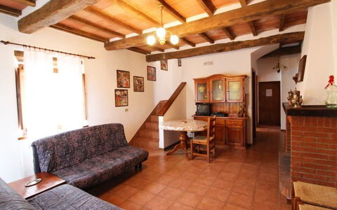 Casale Aiola: Eigentum, Zimmer, Gebäude, Haus, Grundeigentum, Decke, Möbel, Dachgeschoss, Interior Design, Fussboden