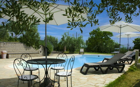 La Rogaia: Regenschirm, Möbel, Gartenmöbel, Schatten, Stuhl, Tisch Im Freien, Blumentopf, Schwimmbad, Design, Zimmerpflanze