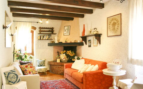 La Rogaia: Möbel, Interior Design, Wand, Couch, Holz, Zimmer, Flooring, Wohnzimmer, Decke, Beleuchtung