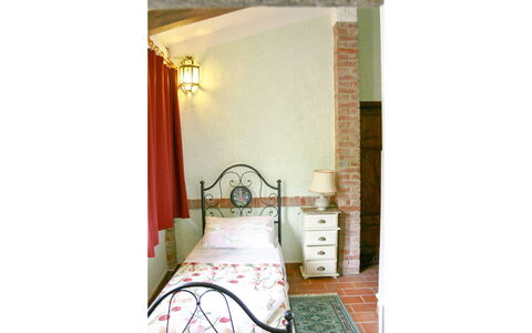 La Rogaia: Schlafzimmer, Bett, Wand, Bedding, Bettdecke, Interior Design, Möbel, Beleuchtung, Bettrahmen, Linens