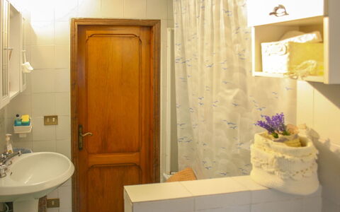 La Rogaia: Wand, Bad Sink, Armatur, Interior Design, Flooring, Fussboden, Badezimmer, Zimmer, Installation, Zapfhahn