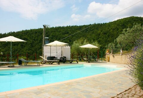 La Rogaia: Wasser, Wolke, Pflanze, Schwimmbad, Regenschirm, Himmel, Azurblau, Stuhl, Gebäude, Gartenmöbel