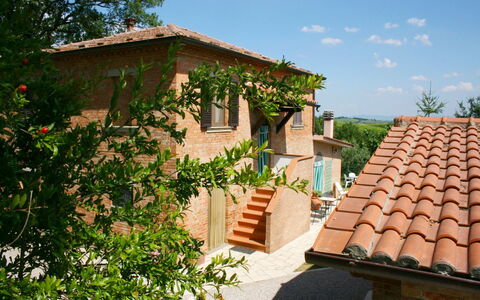 Podere San Bono: Gebäude, Himmel, Pflanze, Fenster, Haus, Wolke, Baum, Hütte, Holz, Landschaft