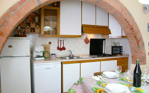 Podere San Bono: Küche, Zimmer, Eigentum, Gebäude, Möbel, Cabinetry, Haus, Die Architektur, Countertop, Interior Design