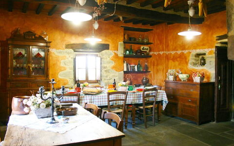 Torre di Vignale: Gebäude, Zimmer, Eigentum, Restaurant, Möbel, Interior Design, Tabelle, Strahl