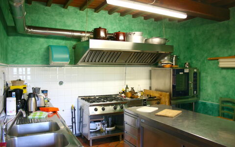 Torre di Vignale: Zimmer, Eigentum, Küche, Gebäude, Interior Design, Decke, Möbel, Die Architektur, Haus, Countertop
