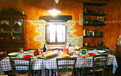 Torre di Vignale: Zimmer, Möbel, Esszimmer, Eigentum, Tabelle, Gebäude, Interior Design, Haus, Küche & Esszimmer Tisch, Zuhause