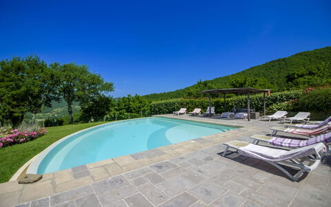Torre di Vignale: Hügel, Schwimmbad, Gebirge, Gartenmöbel, Eco Hotel, Flagstone, Resort, Grat, Landscaping, Tropen