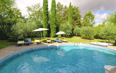 Villino Alba: Schwimmbad, Blau, Resort, Gartenmöbel, Freizeit, Thermae, Eco Hotel, Schatten, Sonnenliege, Landscaping