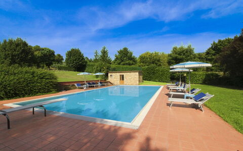 Casale Lorenzo: Baum, Einfach, Grundstueck, Rasen, Garten, Estate, Wiese, Landscaping, Garten, Bauernhaus