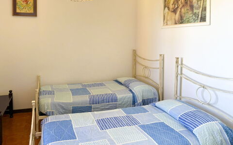 Villa Verniana: Bett, Bedding, Schlafzimmer, Möbel, Bettdecke, Interior Design, Fussboden, Linens, Flooring, Zimmer