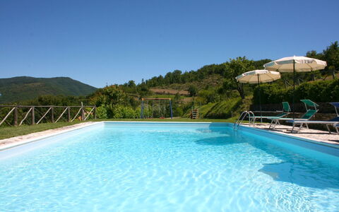 Borgo Antico: Wasser, Himmel, Pflanze, Schwimmbad, Gebäude, Natur, Azurblau, Baum, Natürliche Landschaft, Gartenmöbel