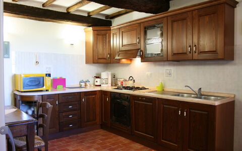 Borgo Antico: Countertop, Cabinetry, Möbel, Zimmer, Küche, Eigentum, Gebäude, Interior Design, Decke, Haus