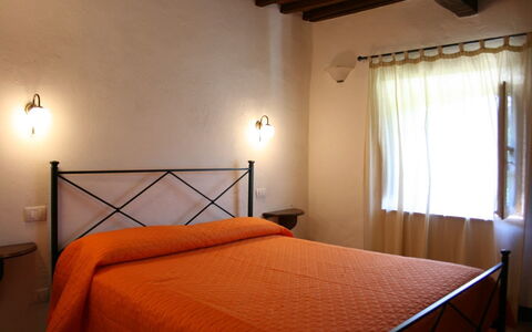 Borgo Antico: Bett, Schlafzimmer, Zimmer, Möbel, Eigentum, Bettdecke, Bettrahmen, Bedding, Interior Design, Gebäude
