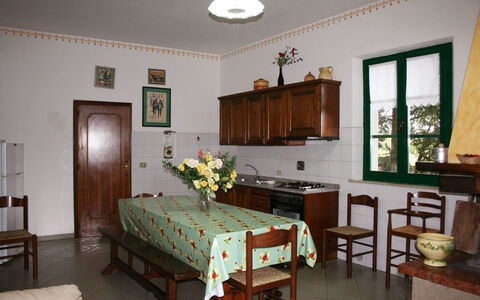 Villa Cantagallo: Zimmer, Möbel, Eigentum, Gebäude, Interior Design, Tabelle, Haus, Fussboden, Grundeigentum, Decke