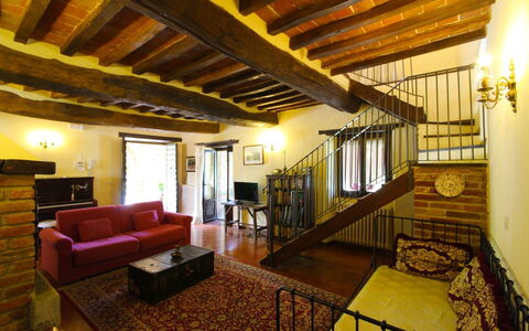 Villa Cecilia: Eigentum, Zimmer, Gebäude, Interior Design, Decke, Grundeigentum, Haus, Wohnzimmer, Die Architektur, Möbel