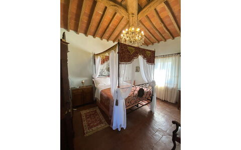 Villa Cecilia: Möbel, Interior Design, Decke, Schlafzimmer, Beleuchtung, Bett, Fussboden, Bettrahmen, Flooring, Himmelbett