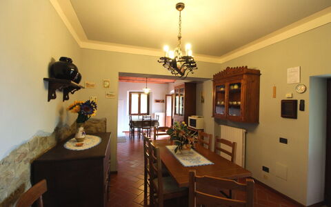 Agriturismo Arcobaleno: Zimmer, Eigentum, Esszimmer, Möbel, Gebäude, Interior Design, Decke, Fussboden, Haus, Hartholz