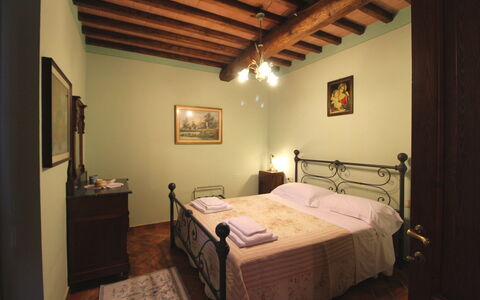 Agriturismo Ca di Vestro: Schlafzimmer, Bett, Zimmer, Eigentum, Möbel, Bettdecke, Bettrahmen, Gebäude, Decke, Interior Design