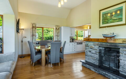 Cuascrome: Möbel, Eigentum, Holz, Pflanze, Interior Design, Zimmerpflanze, Die Architektur, Stuhl, Tabelle, Cabinetry