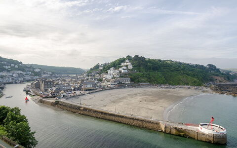 Looe 107: Wasser, Wolke, Himmel, Pflanze, Baum, See, Bank, Urban Design, Berg, Landschaft