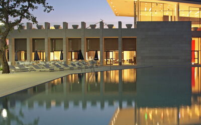 Novi Vinodolski 200: Reflexion, Reflecting Pool, Eigentum, Gebäude, Die Architektur, Zuhause, Haus, Schwimmbad, Wasser, Grundeigentum