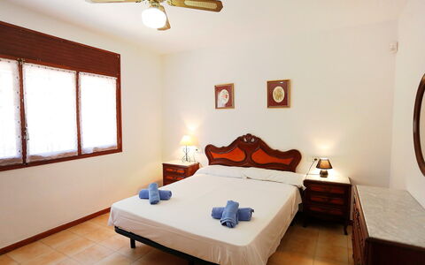 El Rinconcito: Schlafzimmer, Zimmer, Bett, Möbel, Eigentum, Bettdecke, Bettrahmen, Interior Design, Fussboden, Matratze