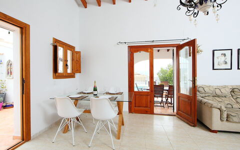 Esperanza: Zimmer, Eigentum, Gebäude, Möbel, Interior Design, Haus, Decke, Fussboden, Esszimmer, Tabelle
